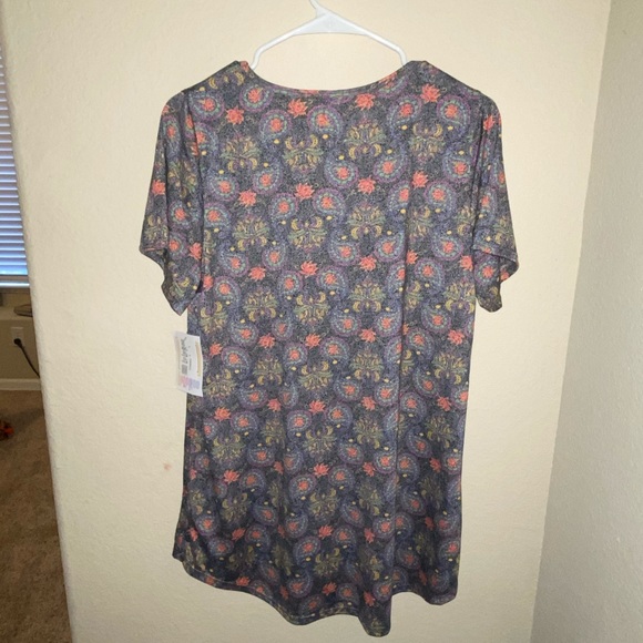 NWT! Lularoe Large Classic T Multi-colored shirt. - Picture 2 of 6